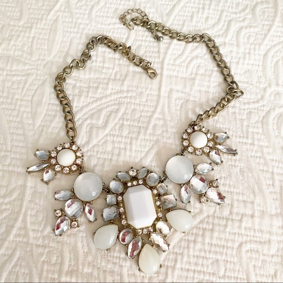 Costume Jewelry Bundle: 4 Necklaces / 1 Bracelet - Picture 5 of 6